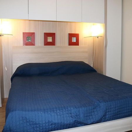 Enticing Holiday Home In Lazise With Swimming Pool Eksteriør bilde