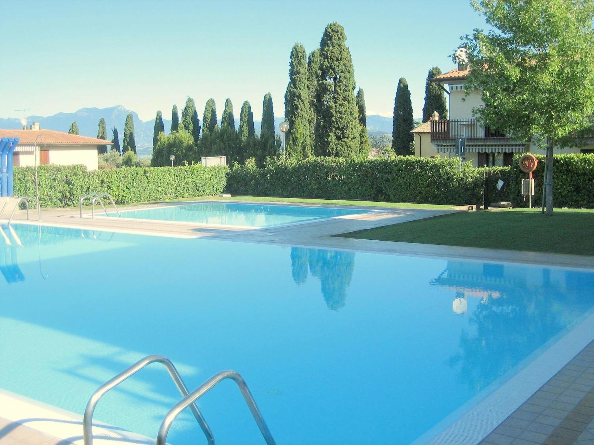 Enticing Holiday Home In Lazise With Swimming Pool Eksteriør bilde