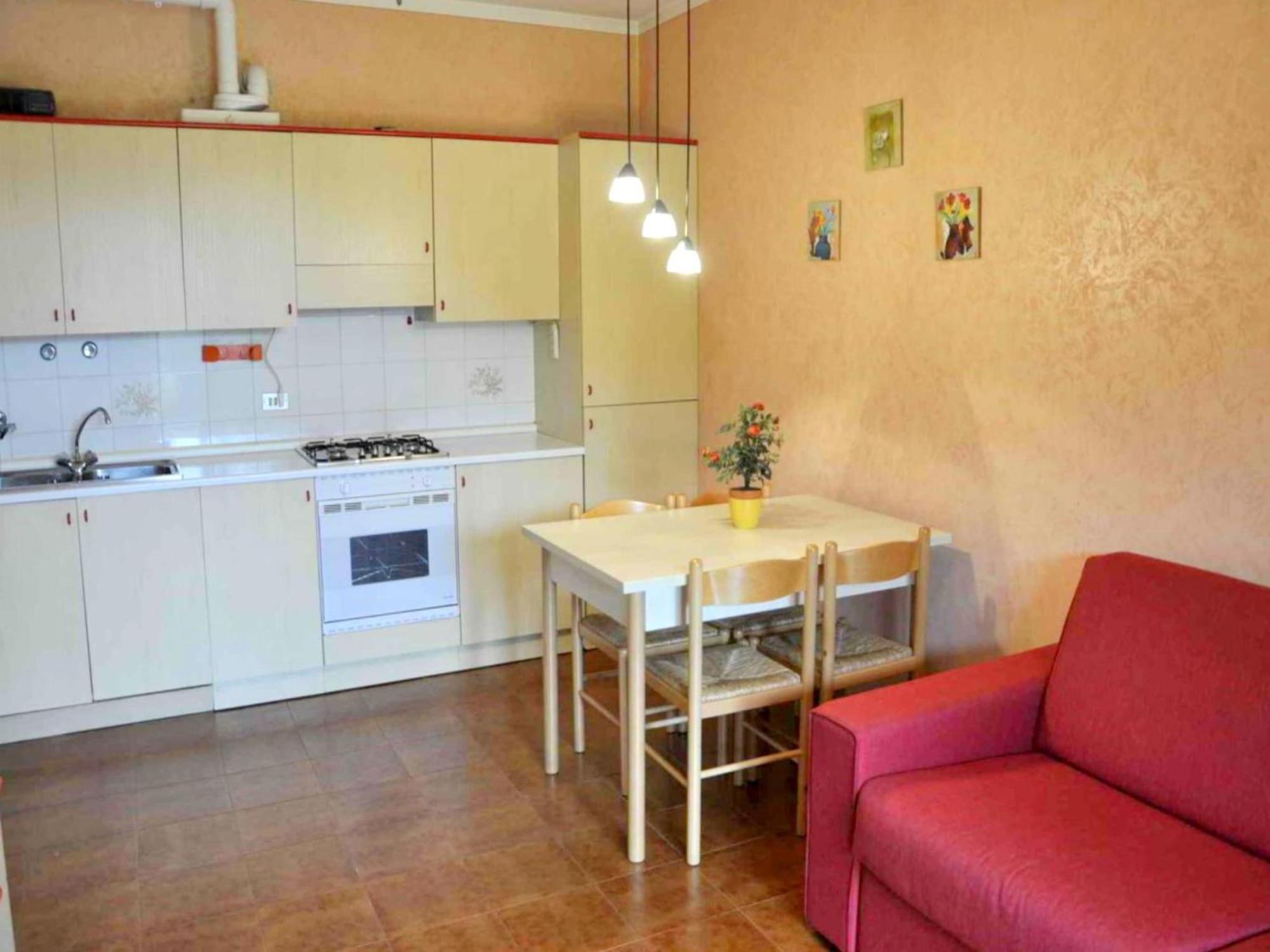 Enticing Holiday Home In Lazise With Swimming Pool Eksteriør bilde