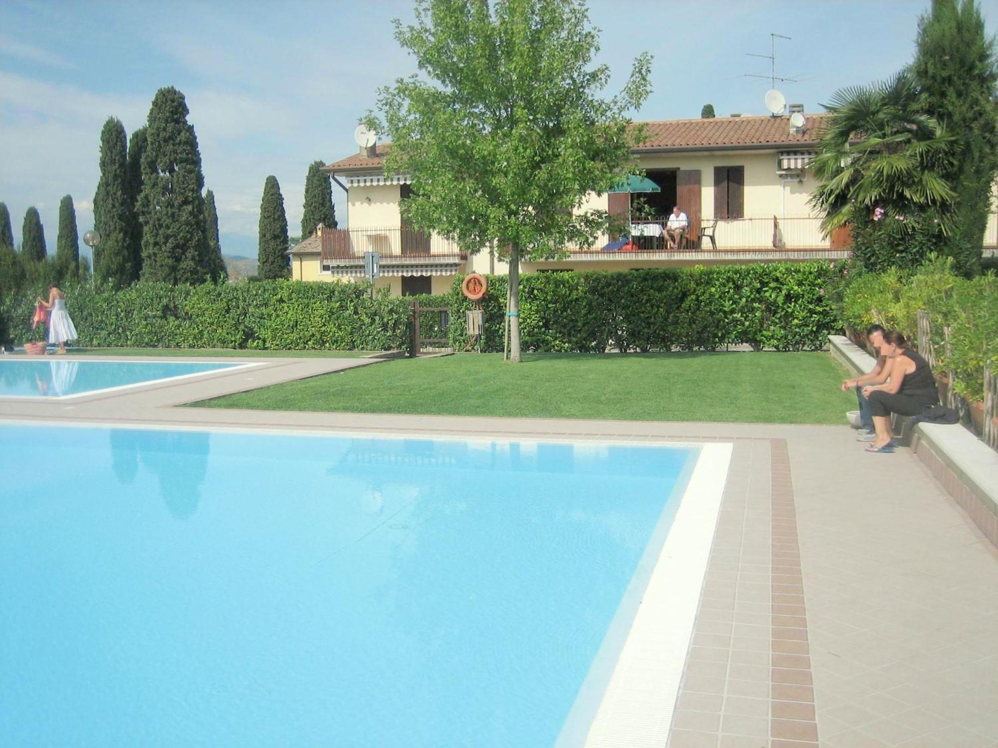 Enticing Holiday Home In Lazise With Swimming Pool Eksteriør bilde