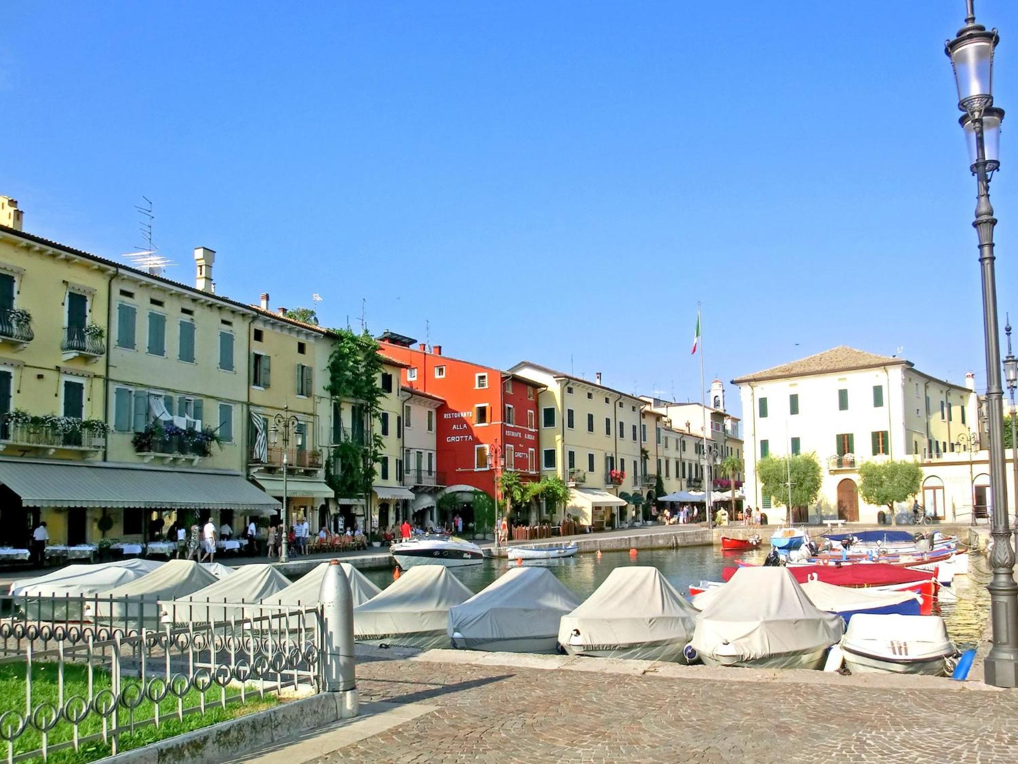 Enticing Holiday Home In Lazise With Swimming Pool Eksteriør bilde