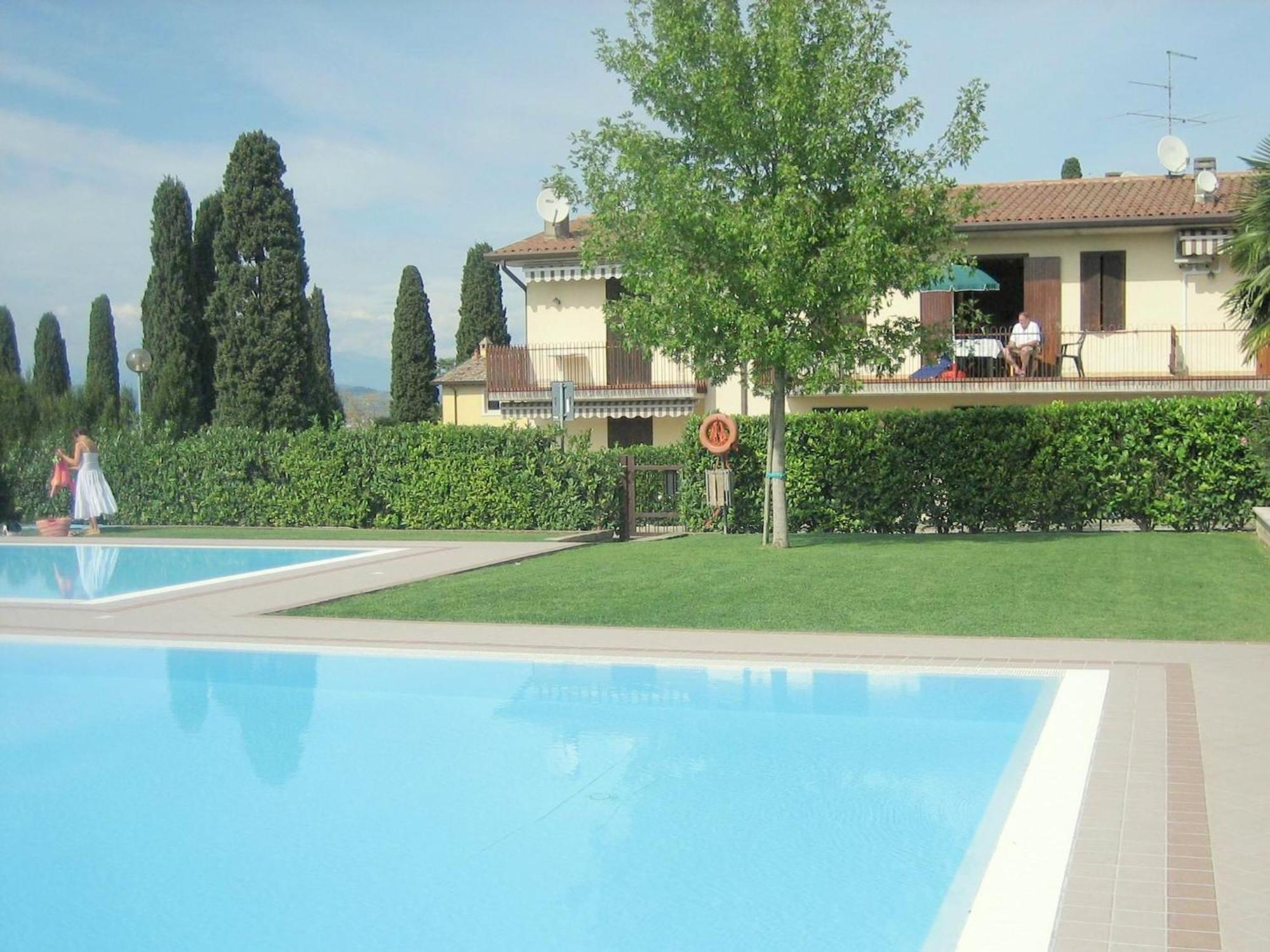 Enticing Holiday Home In Lazise With Swimming Pool Eksteriør bilde