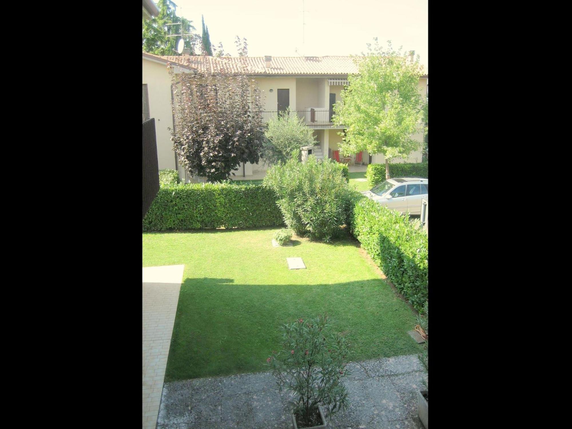 Enticing Holiday Home In Lazise With Swimming Pool Eksteriør bilde