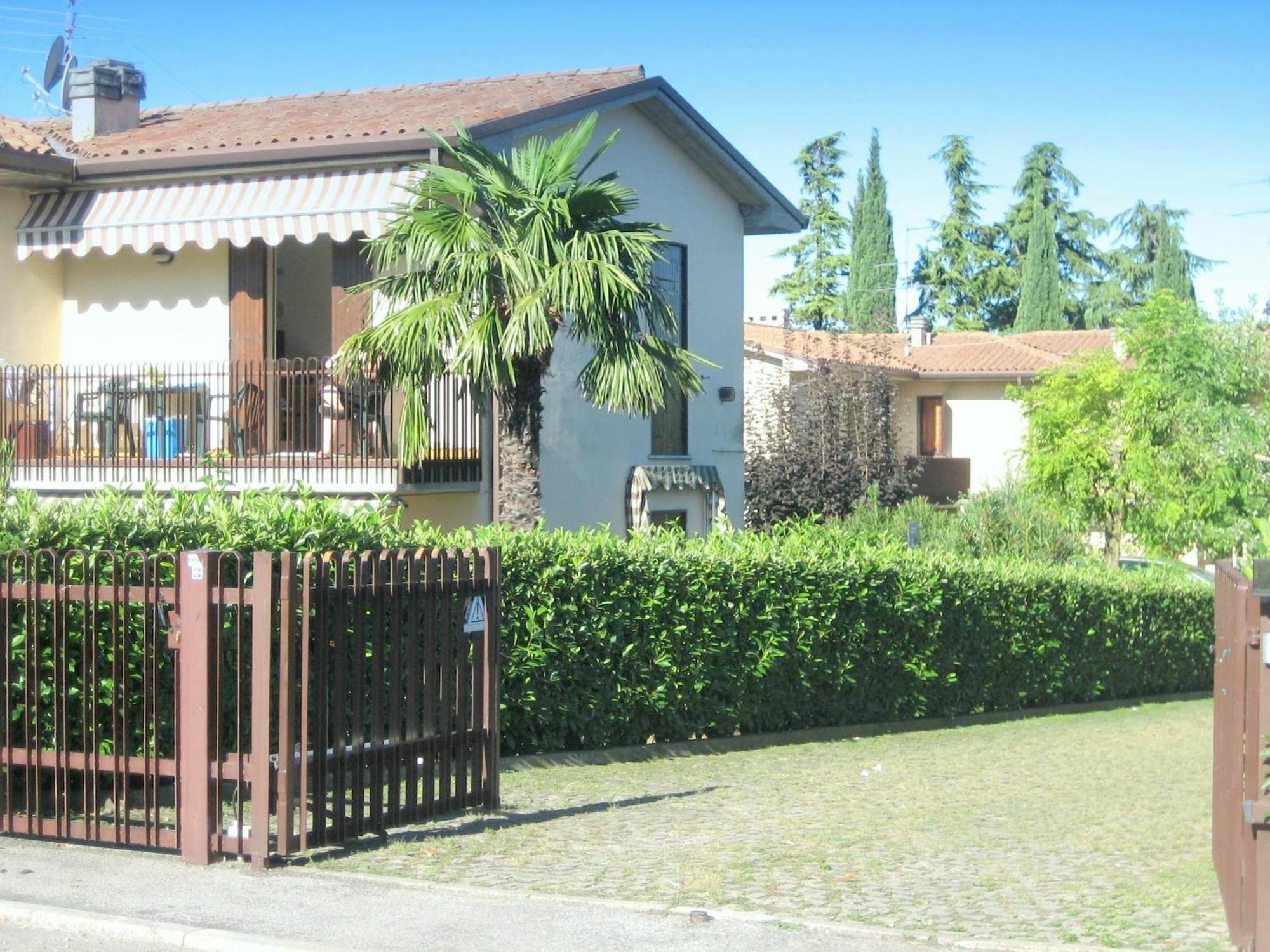 Enticing Holiday Home In Lazise With Swimming Pool Eksteriør bilde