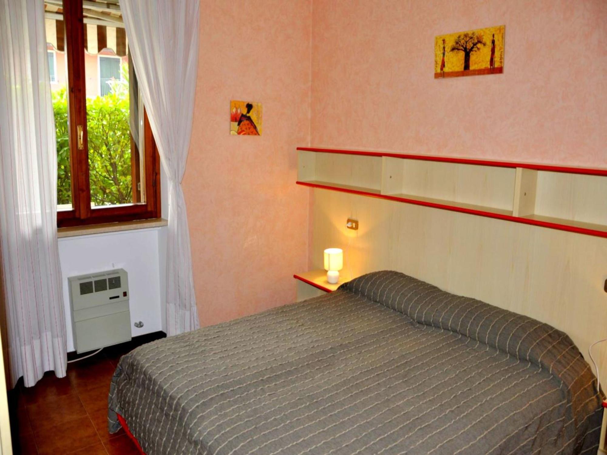 Enticing Holiday Home In Lazise With Swimming Pool Eksteriør bilde